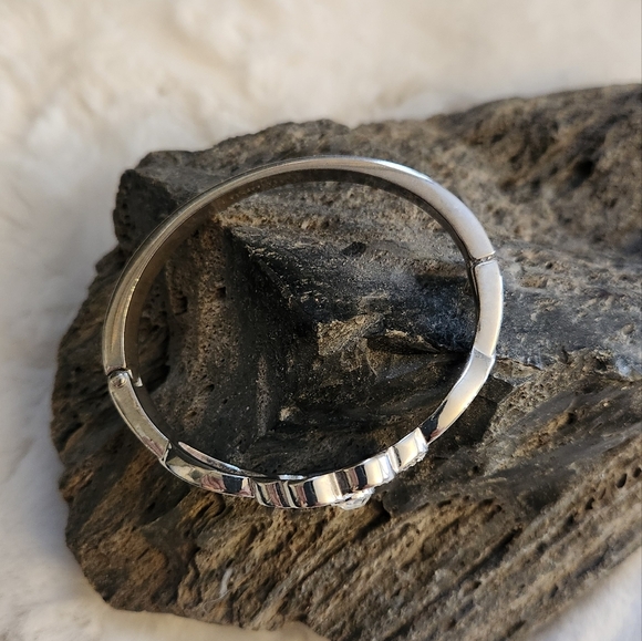 Lia Sophia " Garden Soiree" Silver Cut Crystal Bracelet - Picture 3 of 4